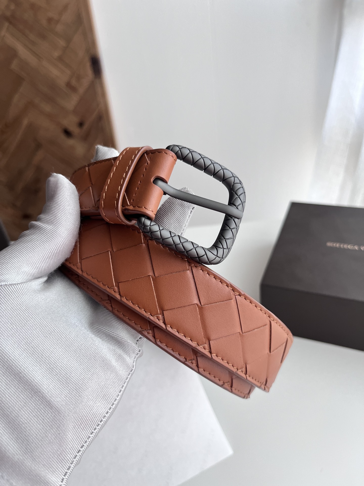 ボッテガ・ヴェネタ「Bottega Veneta」イントレチャート リバーシブル ベルト