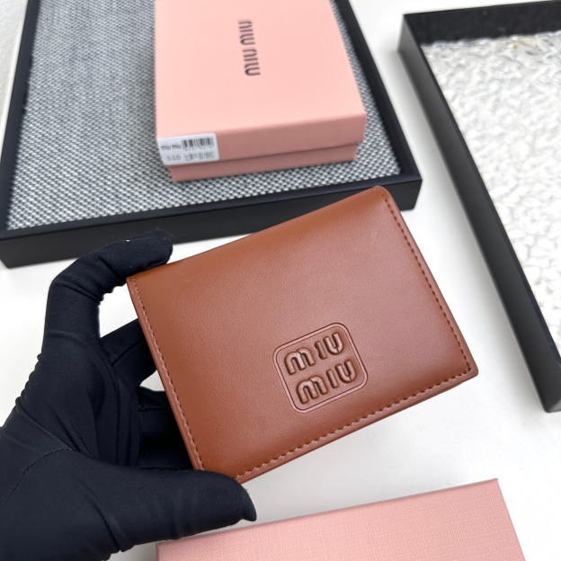 ミュウミュウ アルカディ レザー 財布「Arcadie Wallet」