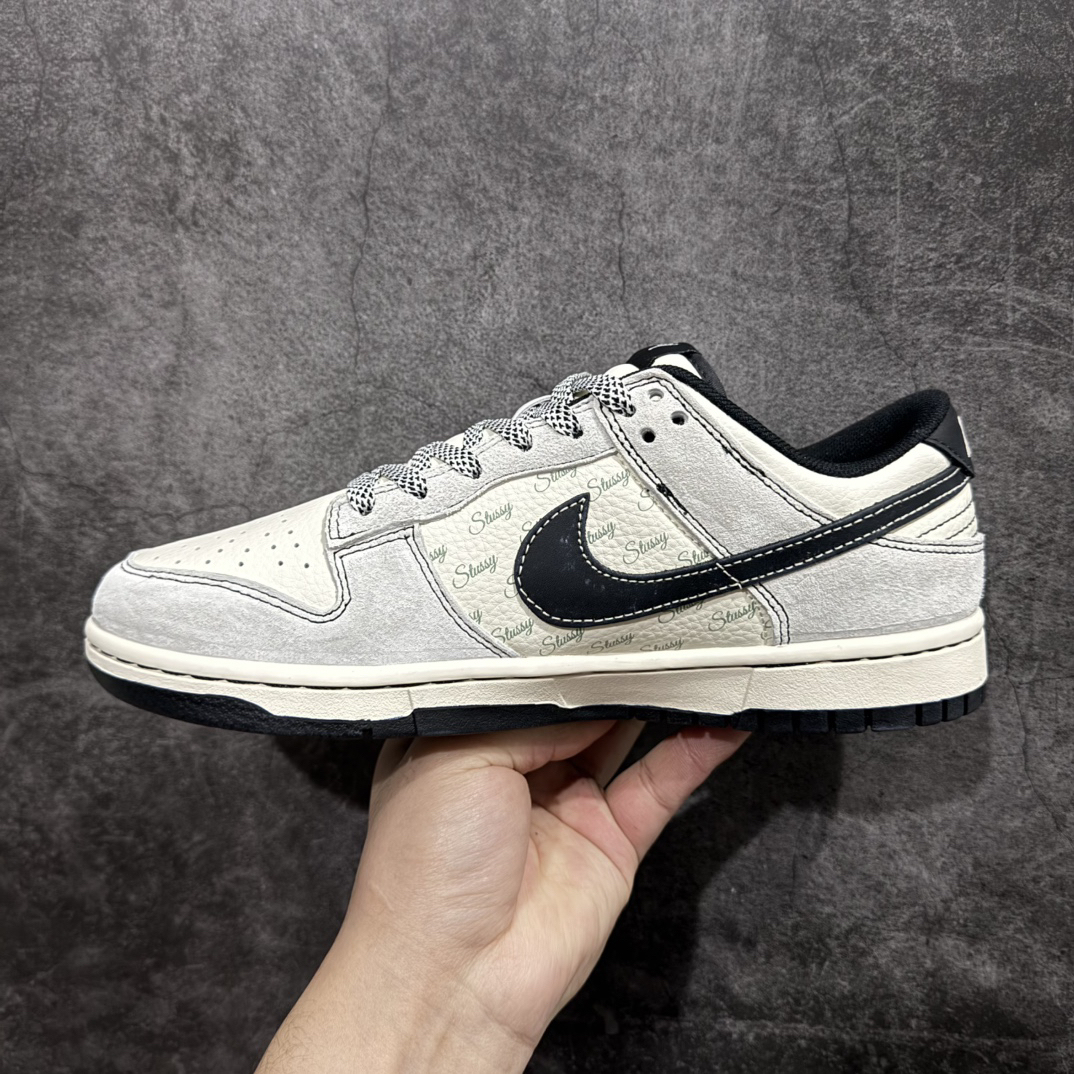 「コラボモデル」Supreme x Nike SB Dunk Low スニーカー
