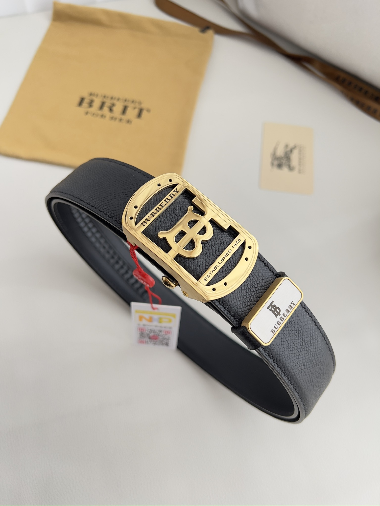 バーバリー「Burberry」オートロックベルト 2色