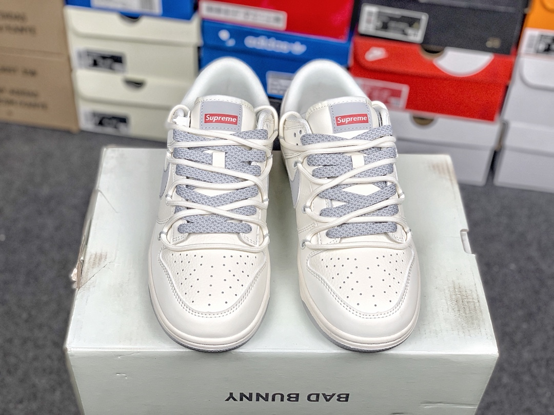 「コラボモデル」Supreme x Nike SB Dunk Low スニーカー