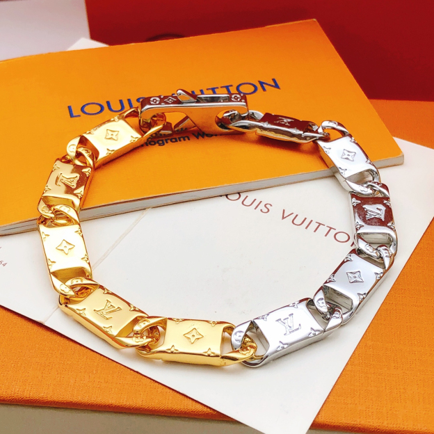 ルイ・ヴィトン シグネチャーチャームブレスレット