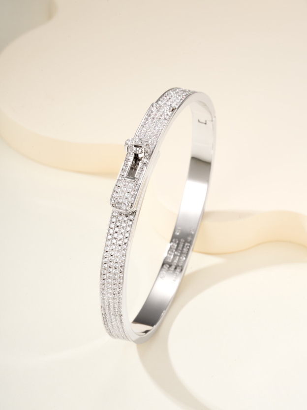 エルメス ブランドの象徴的なブレスレット