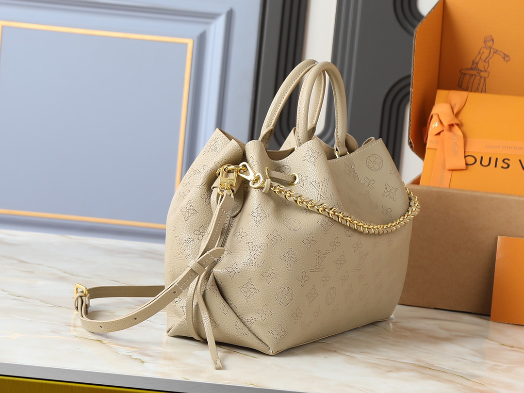 ルイ・ヴィトン ベラ･トート マヒナ子牛革「Bella Tote」