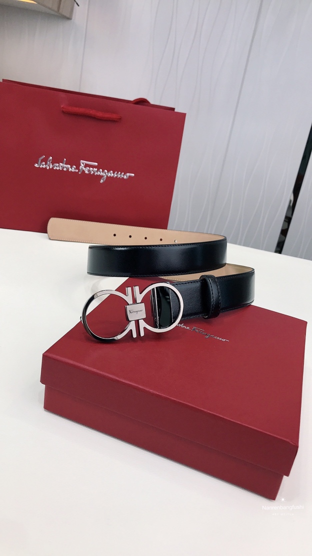 フェラガモ「Ferragamo」リバーシブルベルト「デュアルバックル」