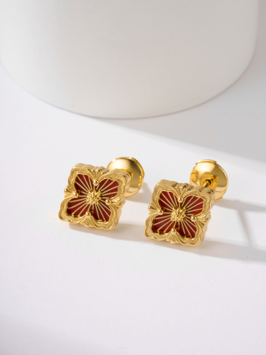 エルメス イヤリング、卓越した職人技の輝き