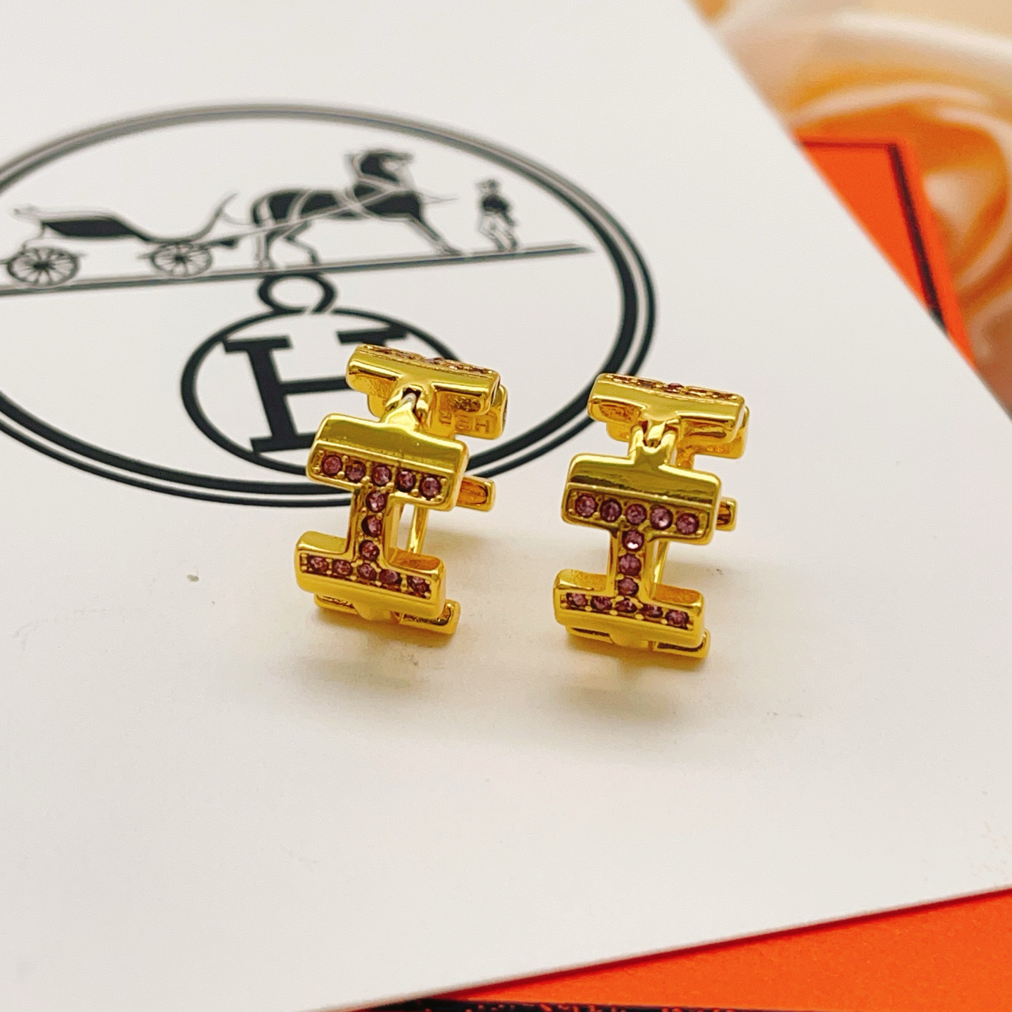 エルメス イヤリング、卓越した職人技の輝き