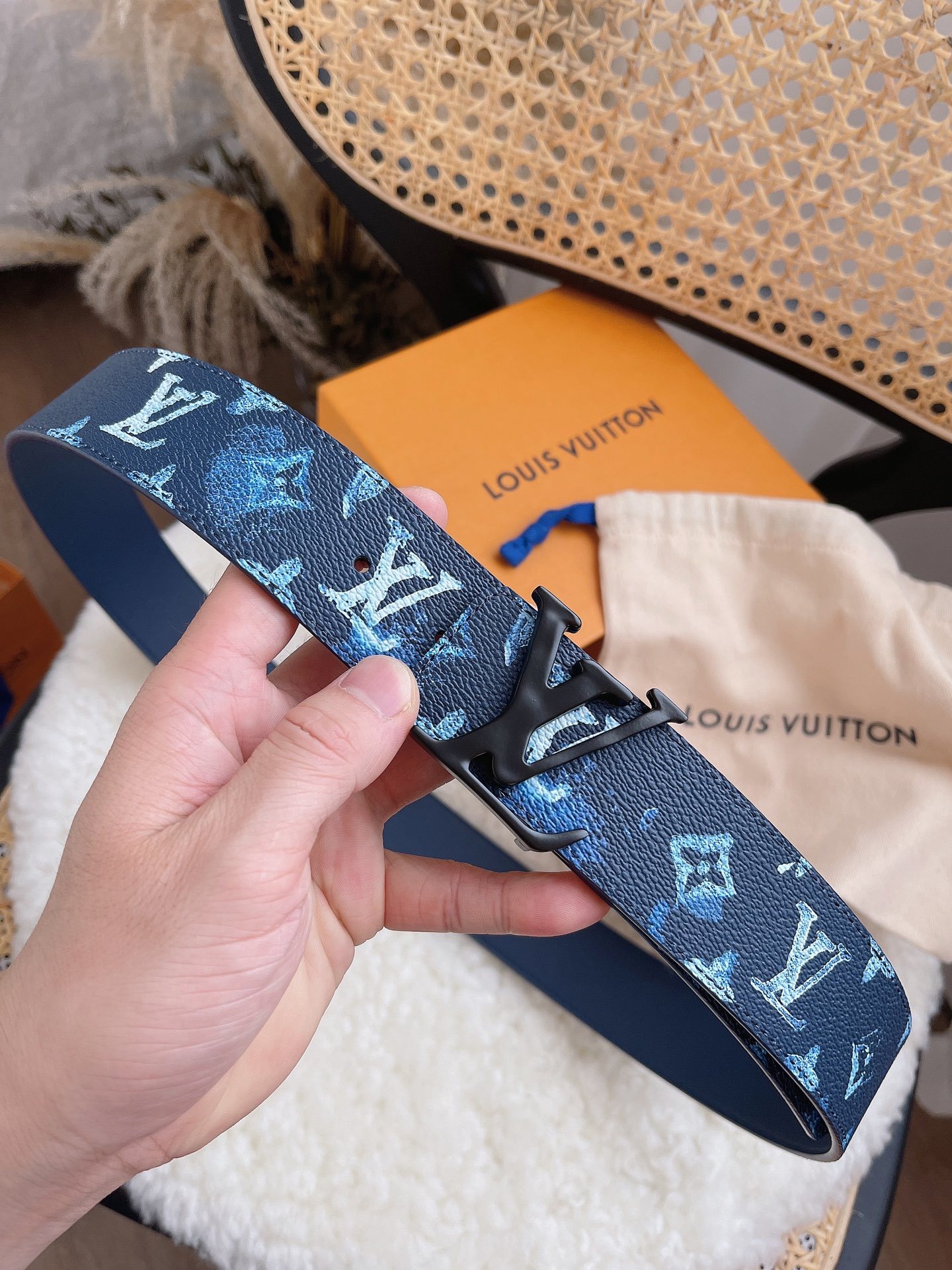 ルイ・ヴィトン「Louis Vuitton」ベルト･LV イニシャル 40MM