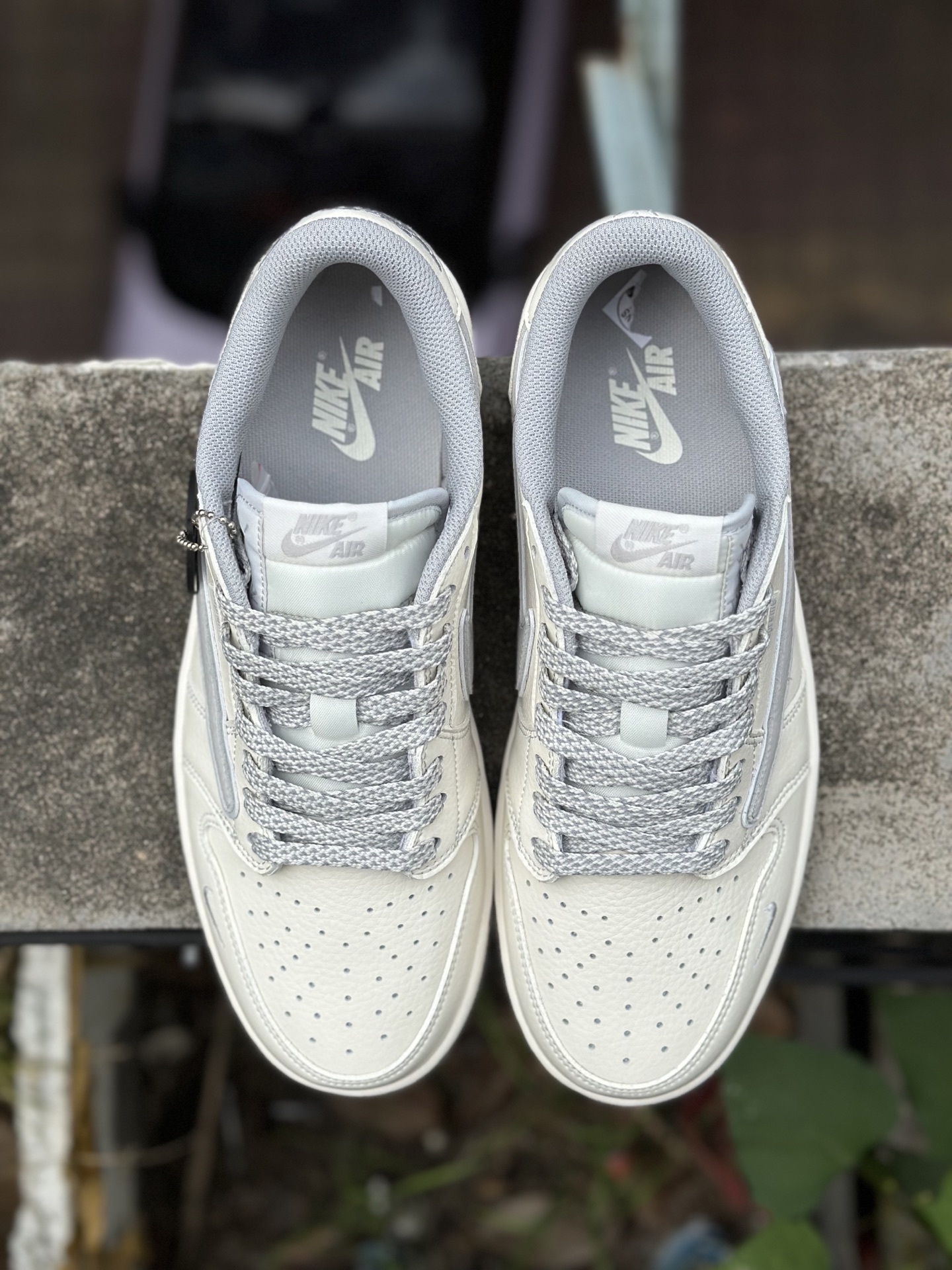 「コラボモデル」Travis Scott x Jordan 1 Low supreme スニーカー