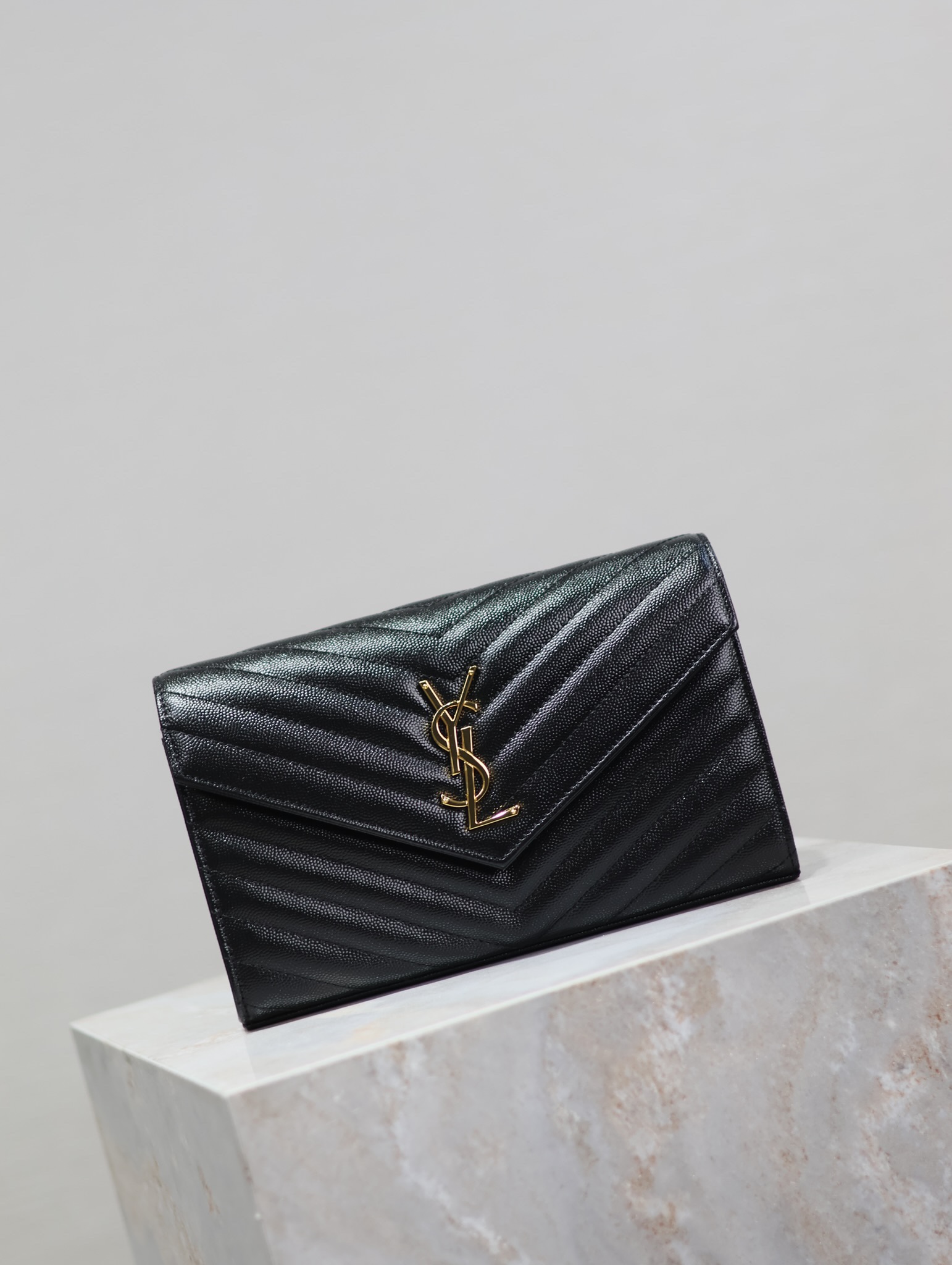 サンローラン「Saint Laurent」  MONOGRAM エンベロープバッグ