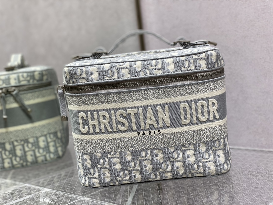 ディオール「Dior」 オブリークコスメティックバッグ