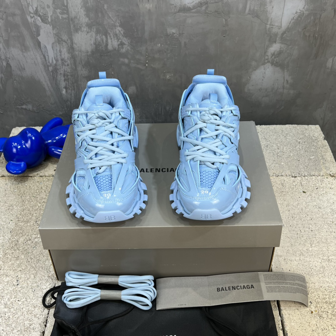 バレンシアガ「Balenciaga」 Track 3.0三世代アウトドア機能ランニングシューズ