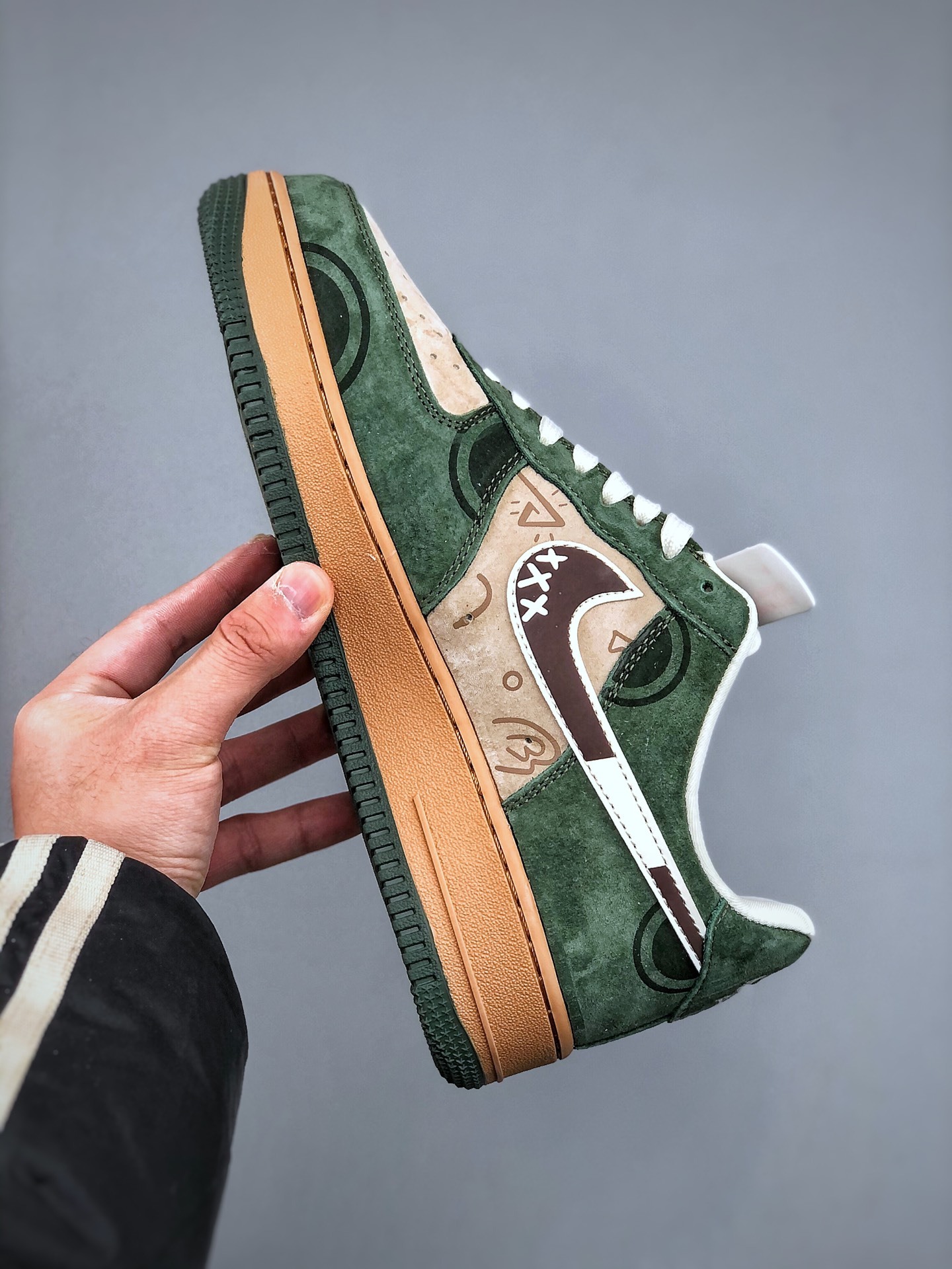 「コラボモデル」Supreme x Nike SB Dunk Low スニーカー