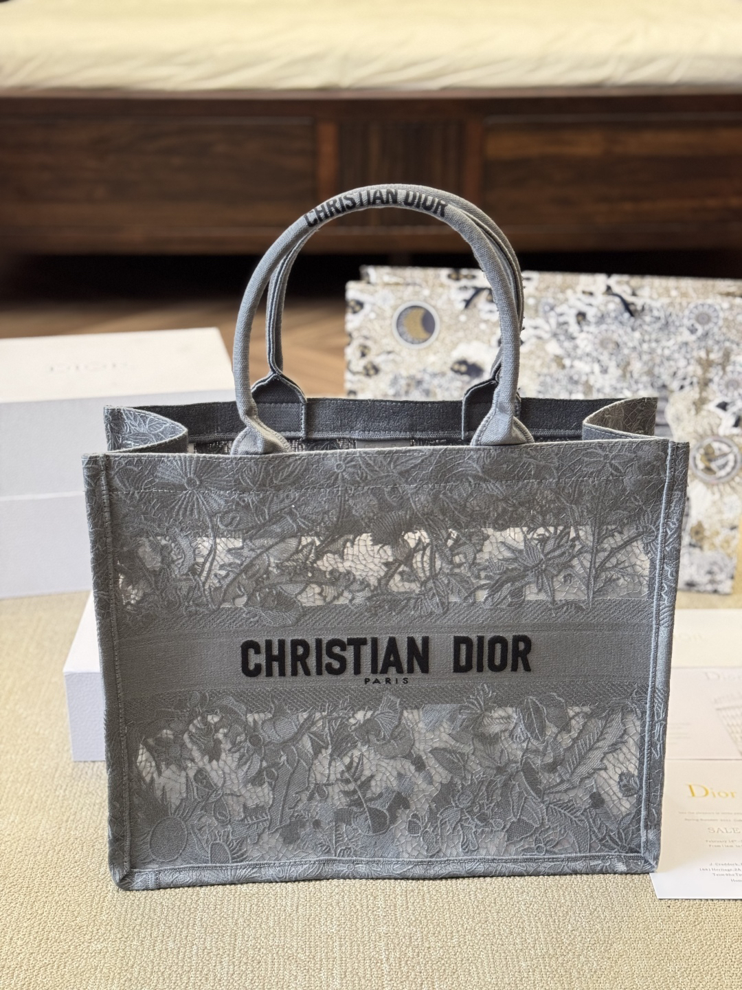 ディオール Dior Book Tote バッグ スモール、ミディアムの2つのサイズ
