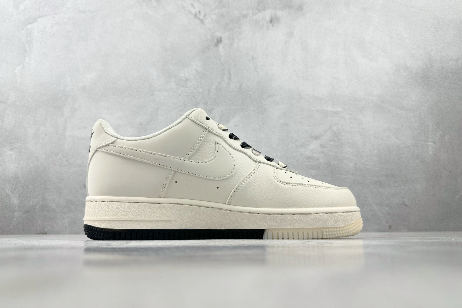 「コラボモデル」Supreme × Nike Air Force 1 Low スニーカー