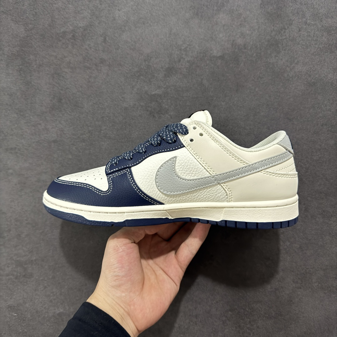 「コラボモデル」Supreme x Nike SB Dunk Low スニーカー