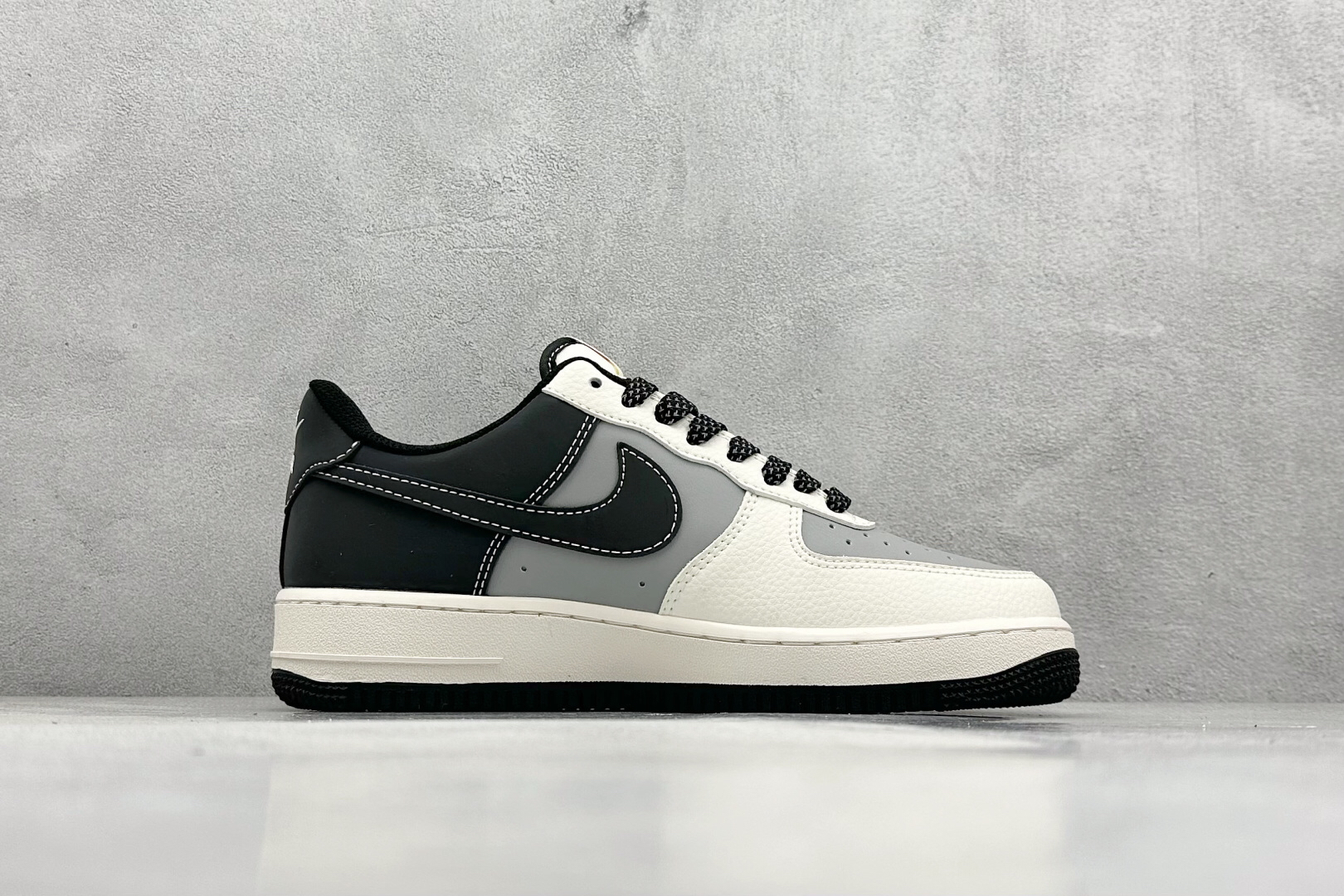 「コラボモデル」Supreme × Nike Air Force 1 Low スニーカー