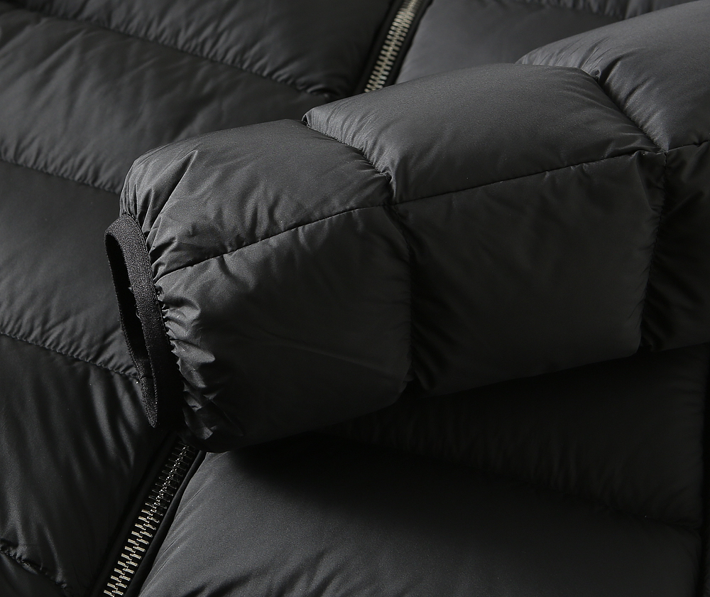 グッチ「Gucci」秋冬ダウンジャケット スタンドカラー