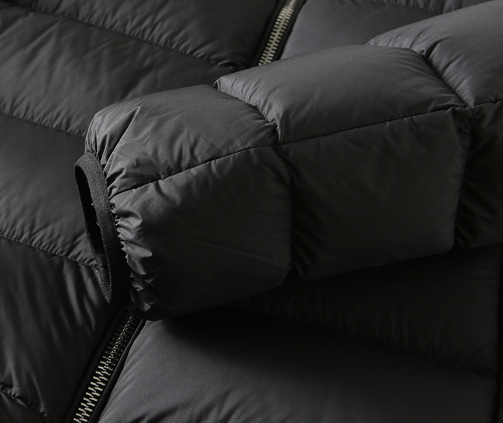 グッチ「Gucci」秋冬ダウンジャケット スタンドカラー