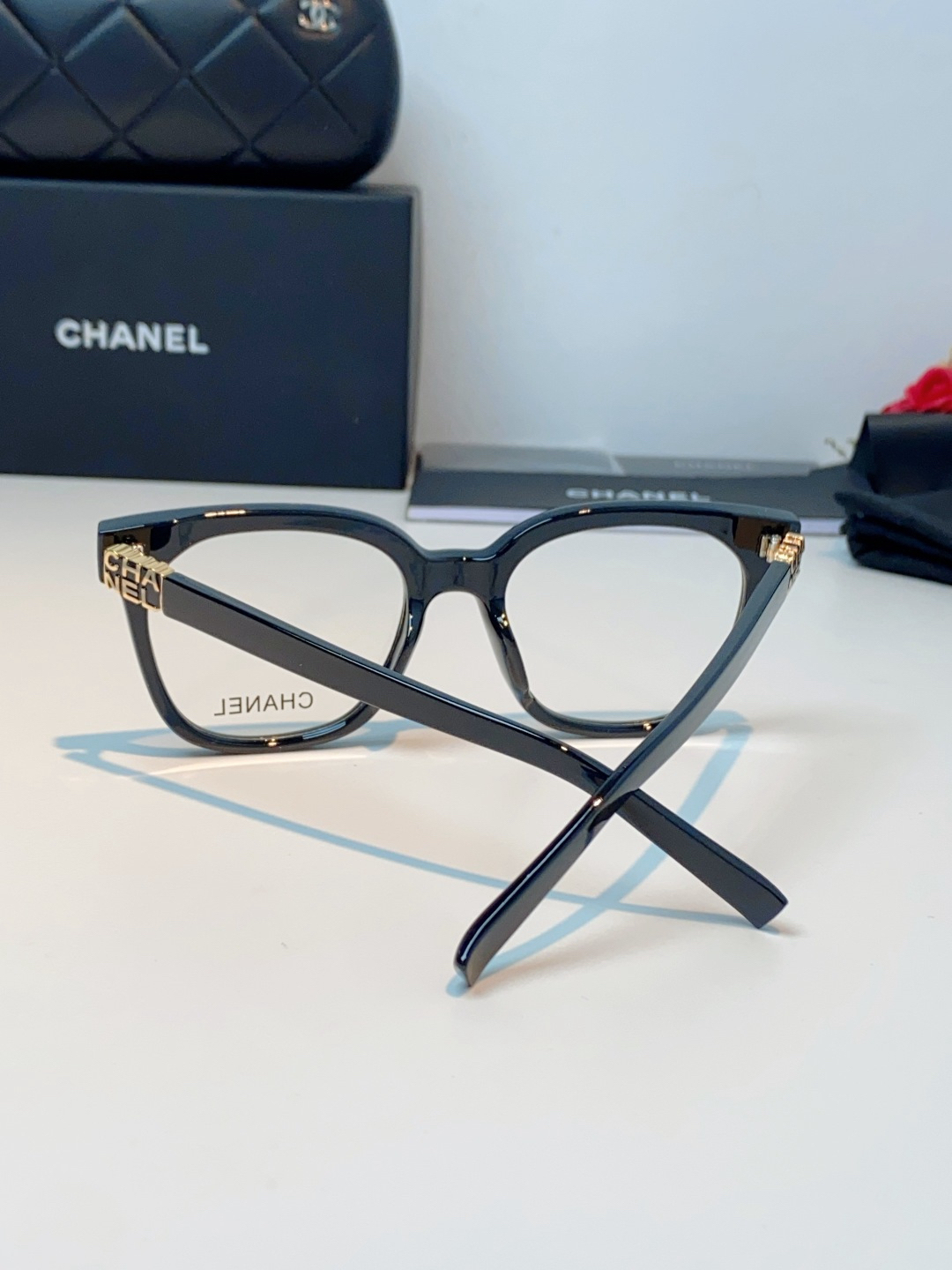 【新作到着】Chanel ハイセンスデザインサングラス「遮光レンズ搭載」