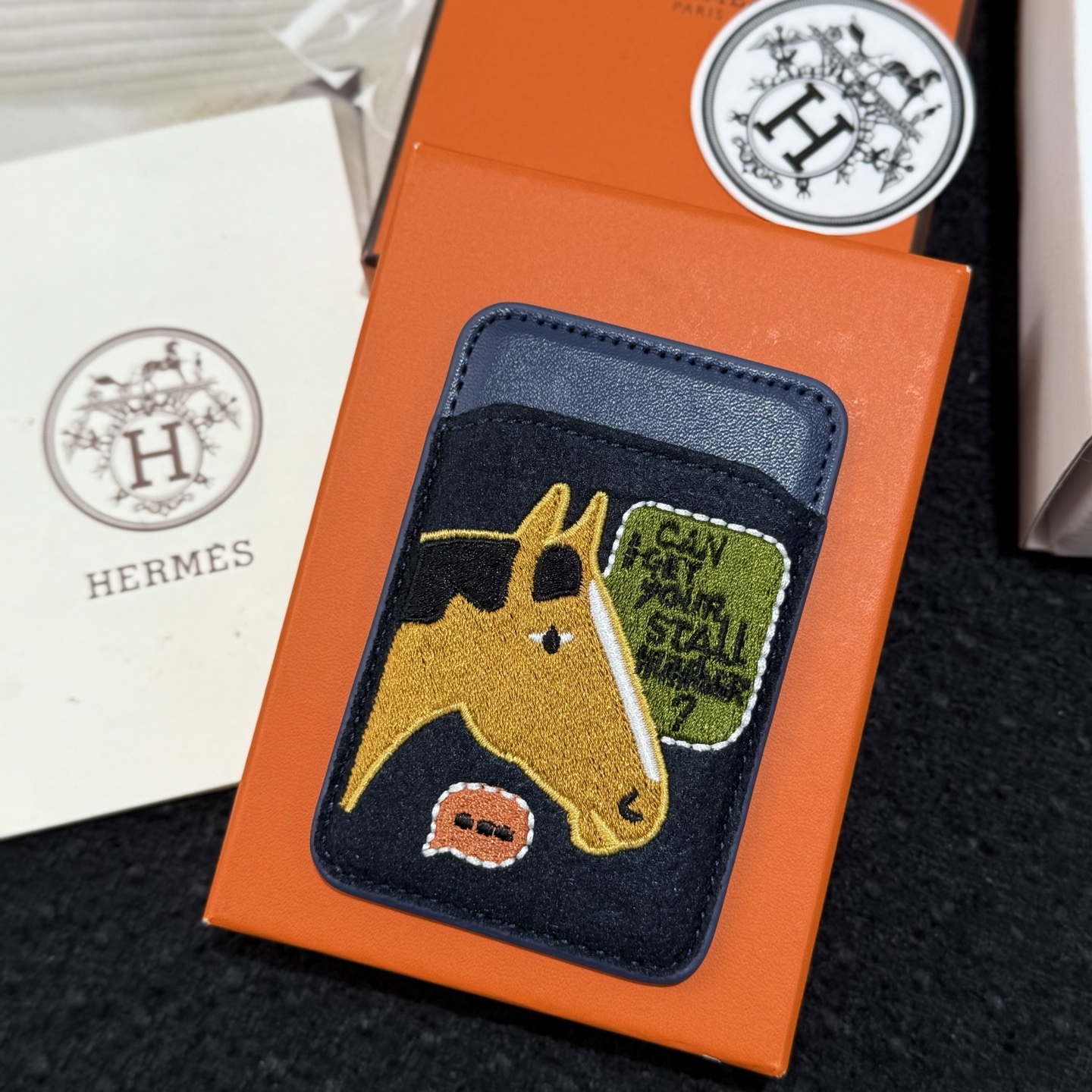 【限定新入荷】エルメス Cheval MagSafe 本革カードケース「12 シリーズ以降全 iPhone 対応」