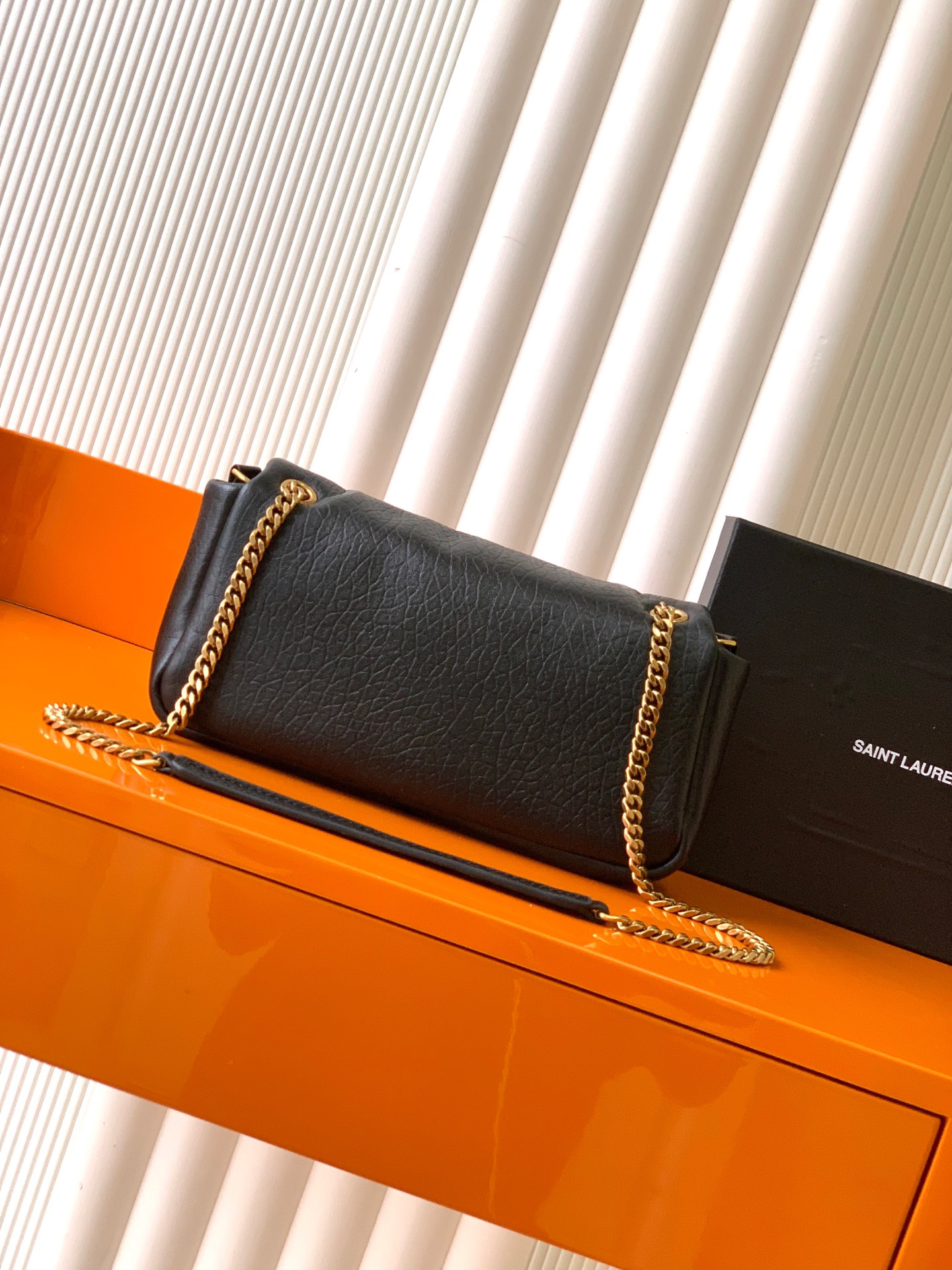 サンローラン「Saint Laurent」カリプソ ミディアム（グレインラムスキン）