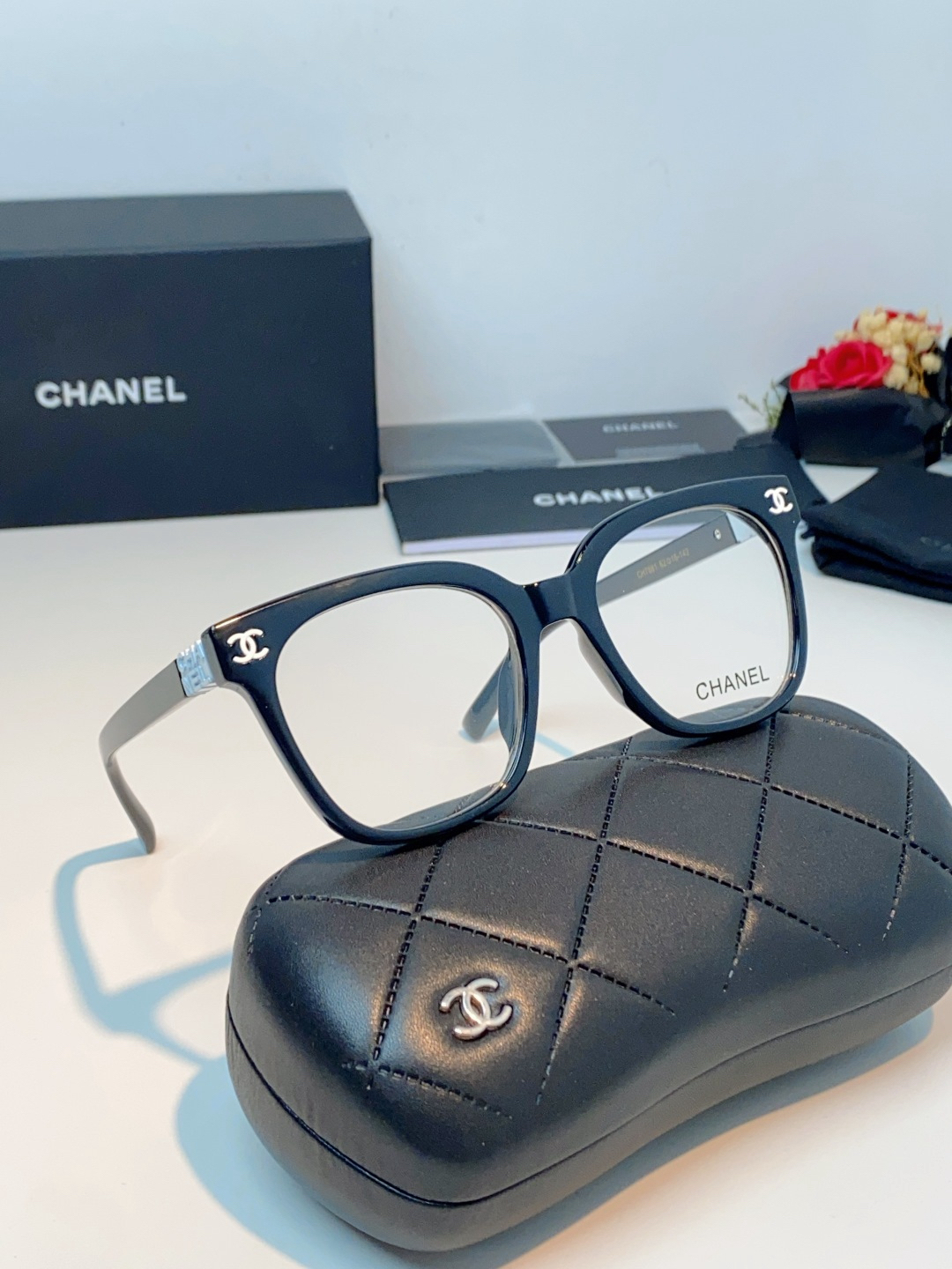 【新作到着】Chanel ハイセンスデザインサングラス「遮光レンズ搭載」