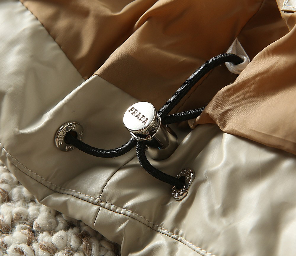 プラダ「Prada」冬季新作フード付きダウンジャケット 男女兼用