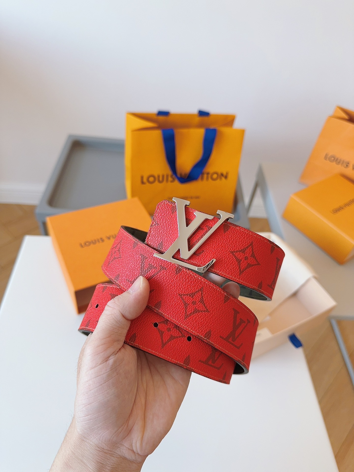 ルイ・ヴィトン「Louis Vuitton」ベルト･LV イニシャル 40MM