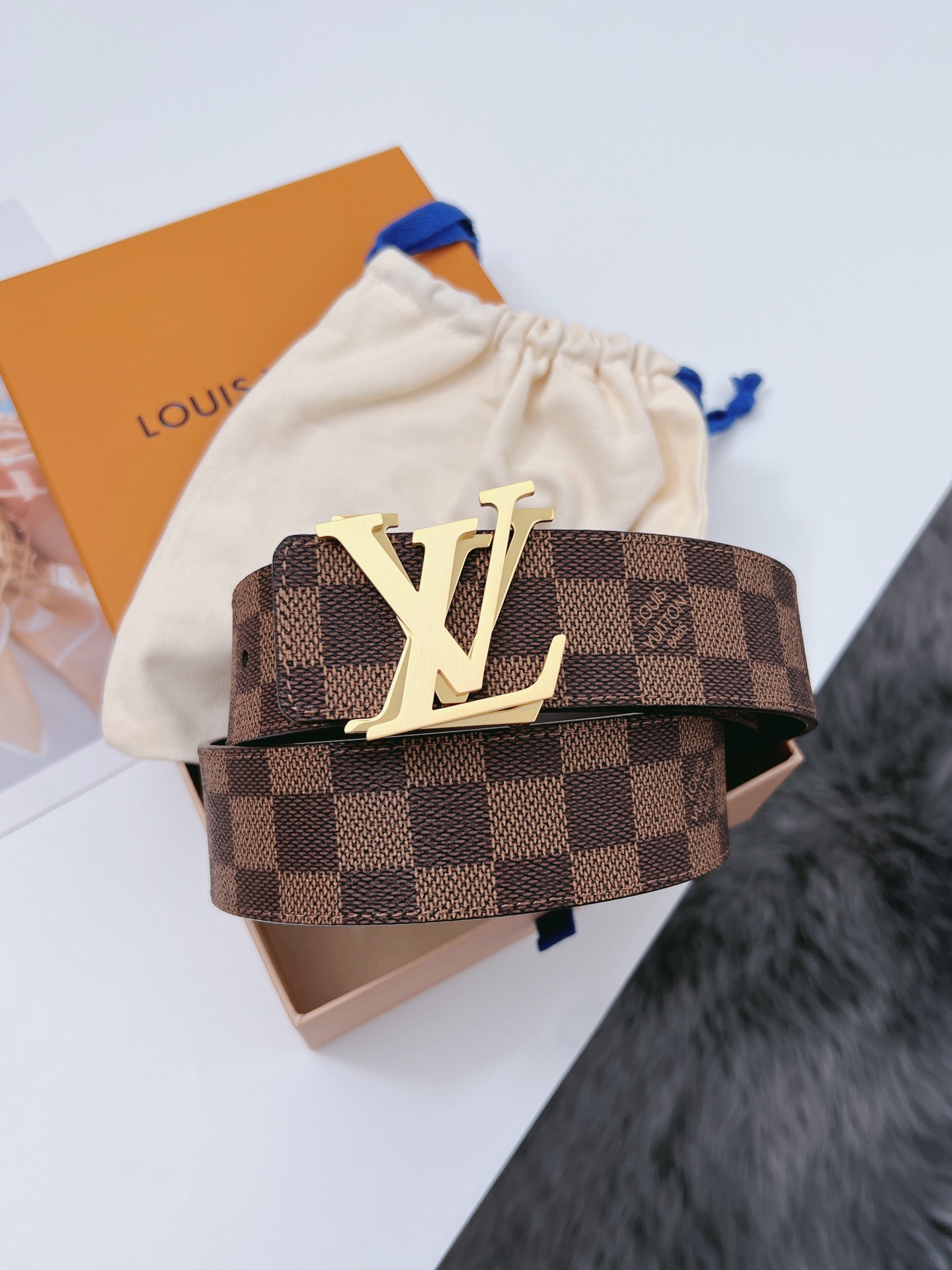 ルイ・ヴィトン「Louis Vuitton」ベルト･LV イニシャル 40MM
