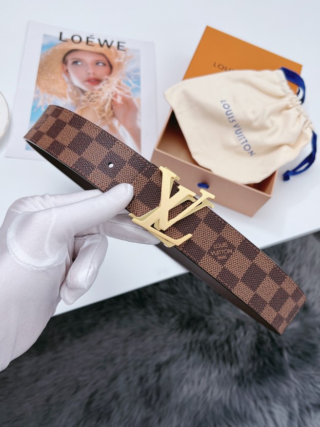 ルイ・ヴィトン「Louis Vuitton」ベルト･LV イニシャル 40MM