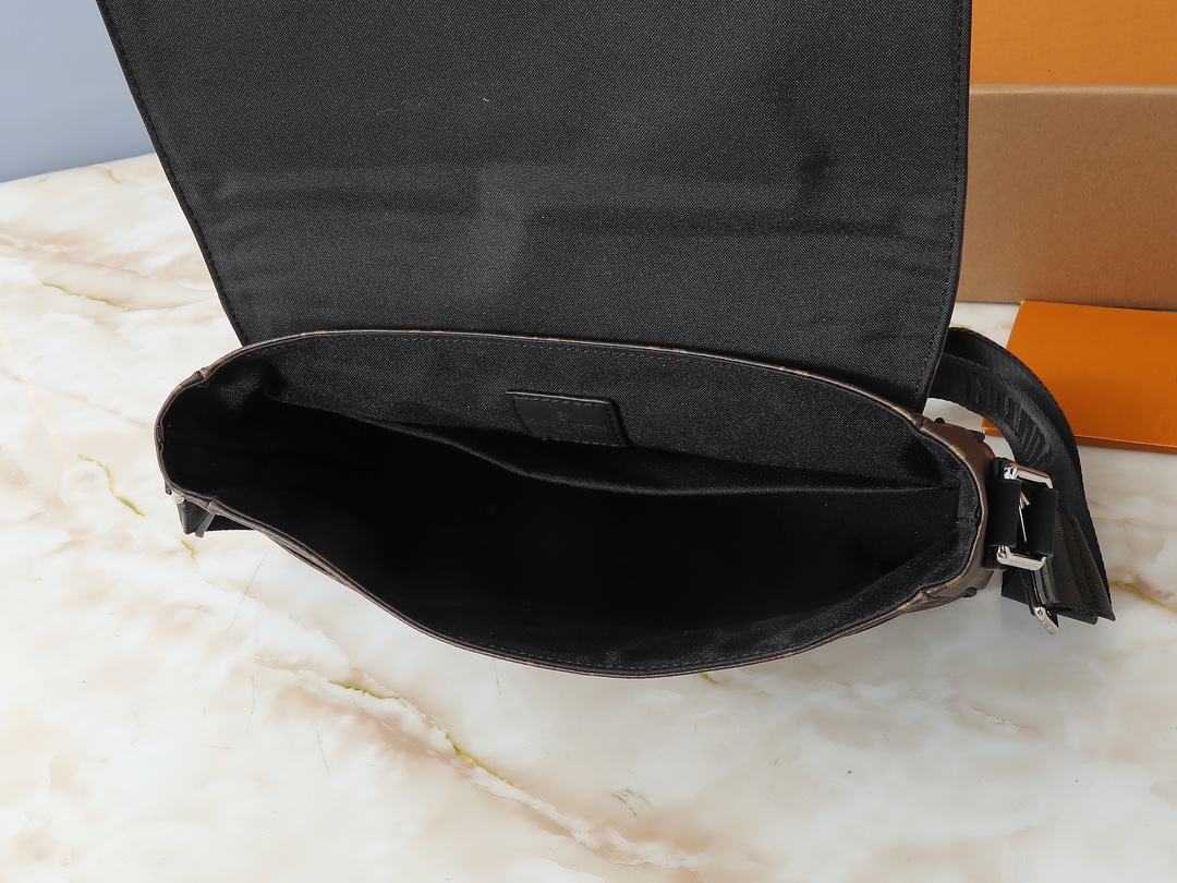 ルイ・ヴィトン「Louis Vuitton」ディストリクト スモールメッセンジャーバッグ