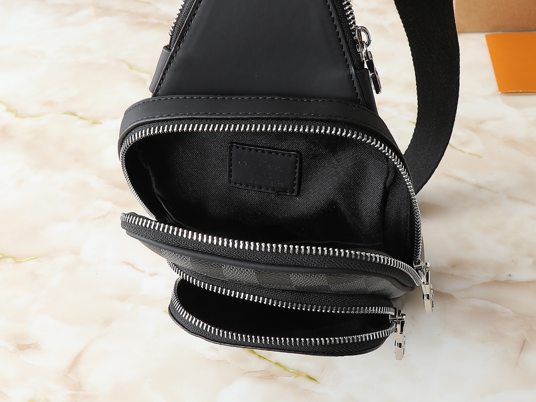 ルイ・ヴィトン「Louis Vuitton」Avenue スモールクラッチバッグ