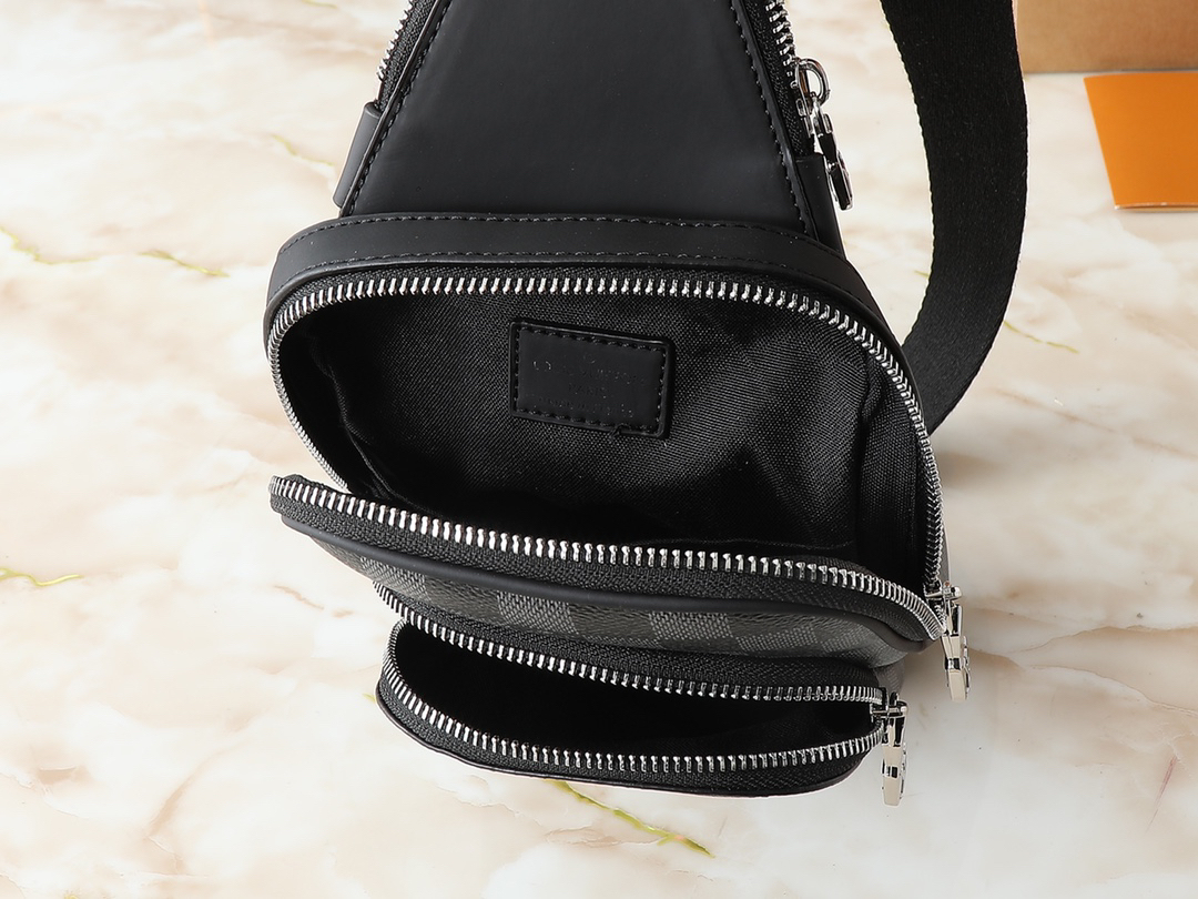 ルイ・ヴィトン「Louis Vuitton」Avenue スモールクラッチバッグ