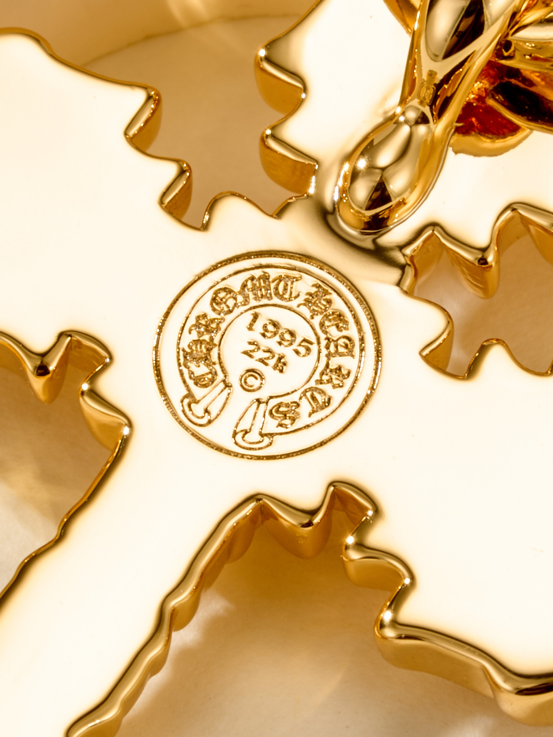 クロムハーツ「Chrome Hearts」のクラシックネックレス - 日常に上品なアクセントを添えるユニセックスモデル