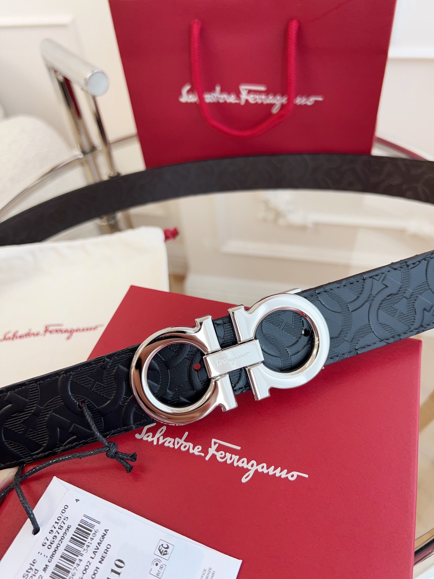 【新規倉庫入り】Salvatore Ferragamo 職人仕上げ高級ベルト「全長約 100cm」