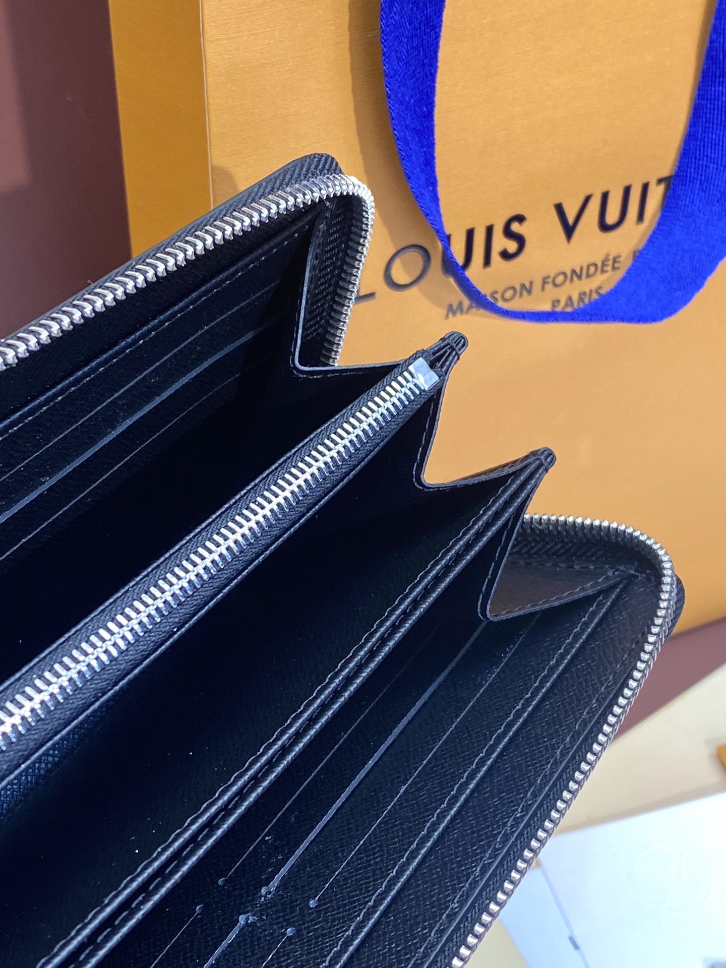 ルイ・ヴィトン「Louis Vuitton」LV x Supreme コラボ ジッピー･ウォレット