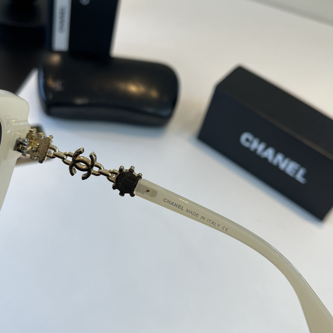 【新作到着】Chanel ハイセンスデザインサングラス「遮光レンズ搭載」
