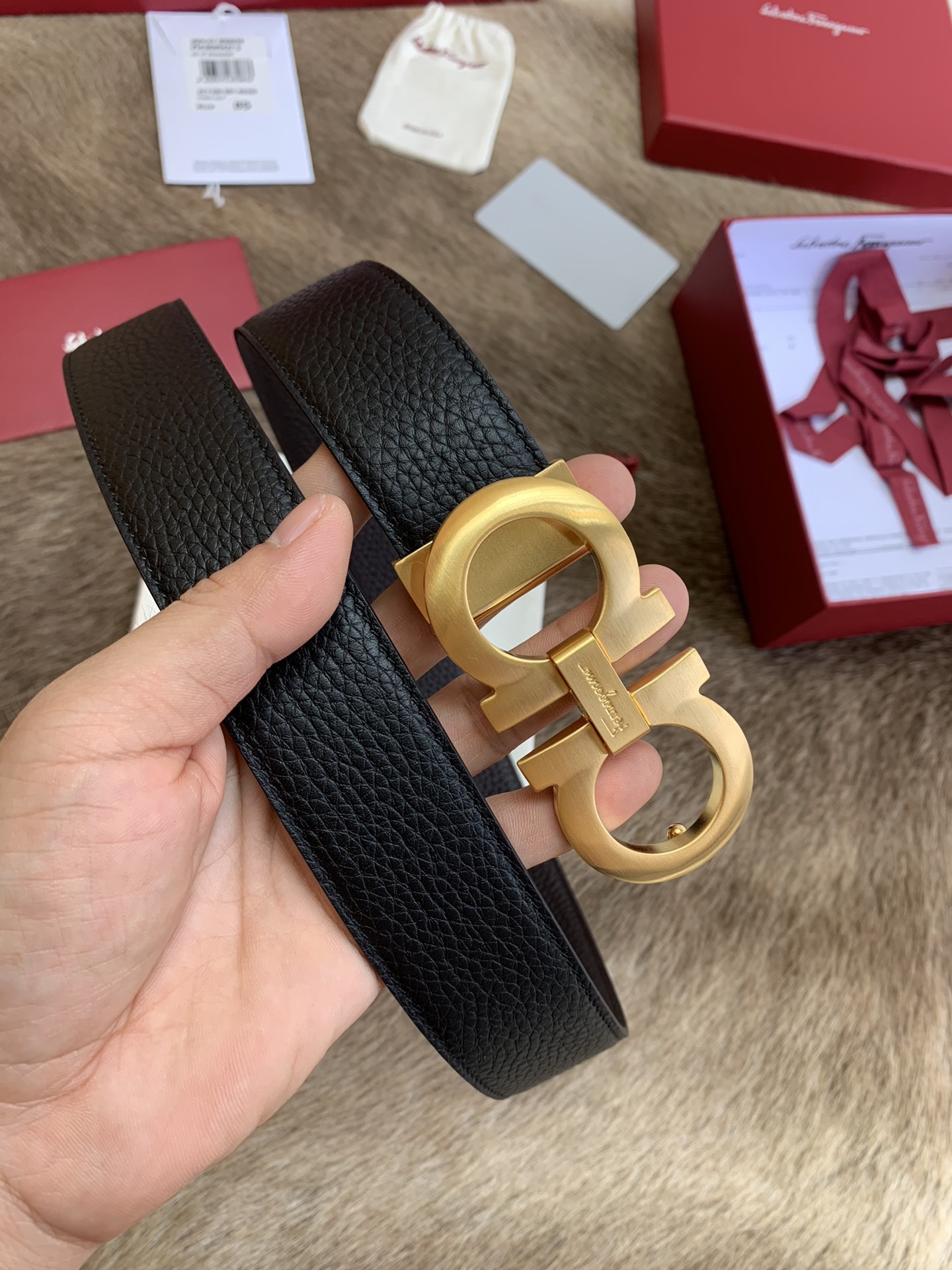 【新規倉庫入り】Salvatore Ferragamo 職人仕上げ高級ベルト「全長約 100cm」