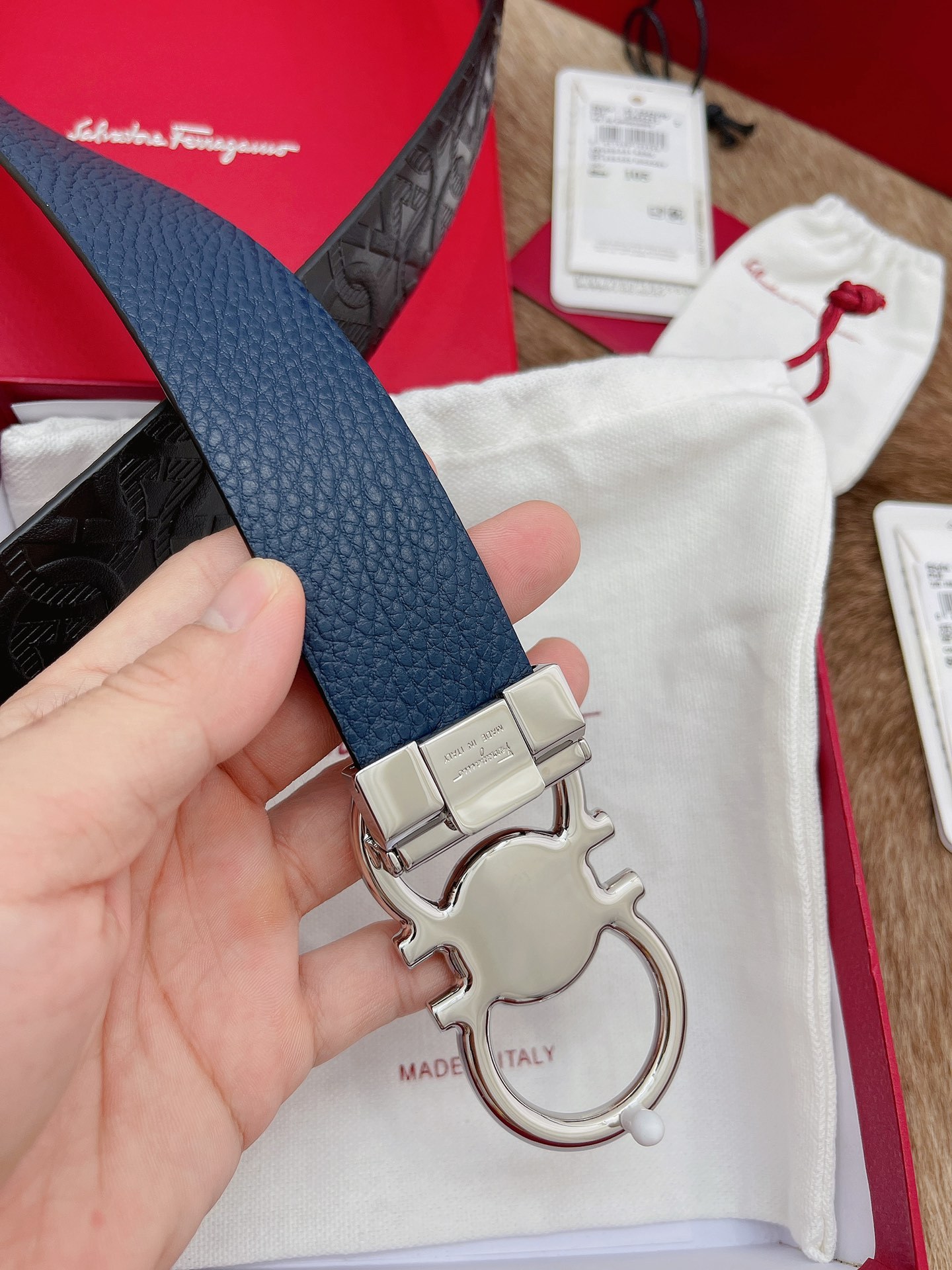 【新規倉庫入り】Salvatore Ferragamo 職人仕上げ高級ベルト「全長約 100cm」