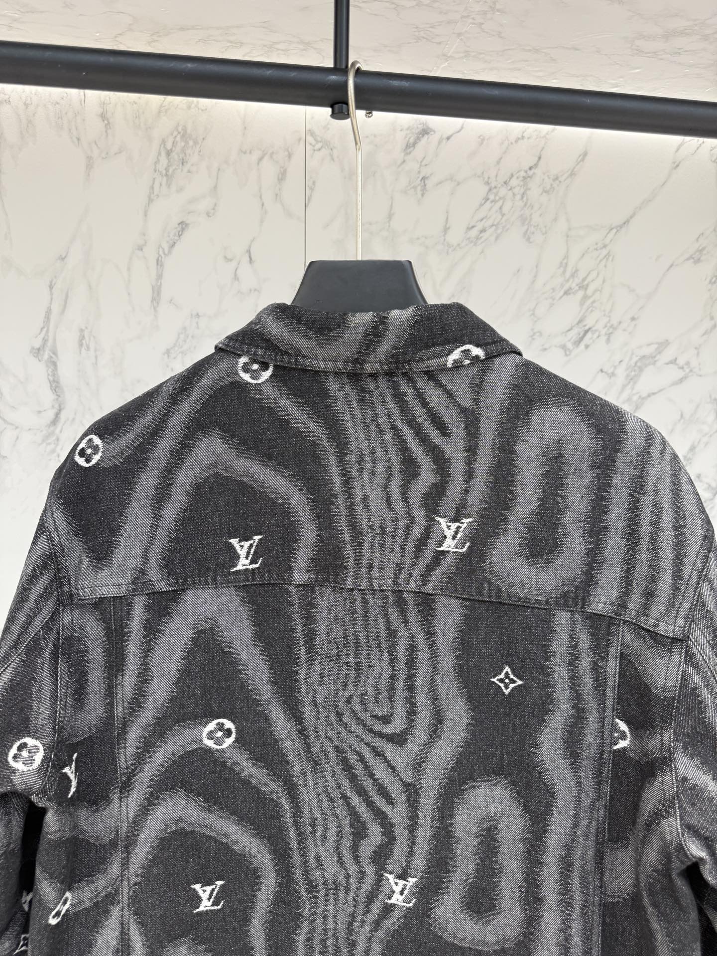 ルイ・ヴィトン「Louis Vuitton」秋冬コレクション ダウンジャケット