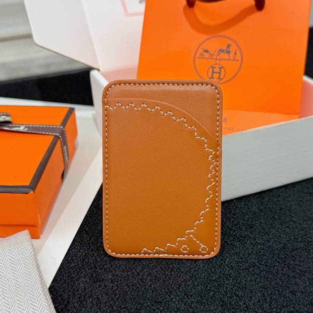 【限定新入荷】エルメス Cheval MagSafe 本革カードケース「12 シリーズ以降全 iPhone 対応」