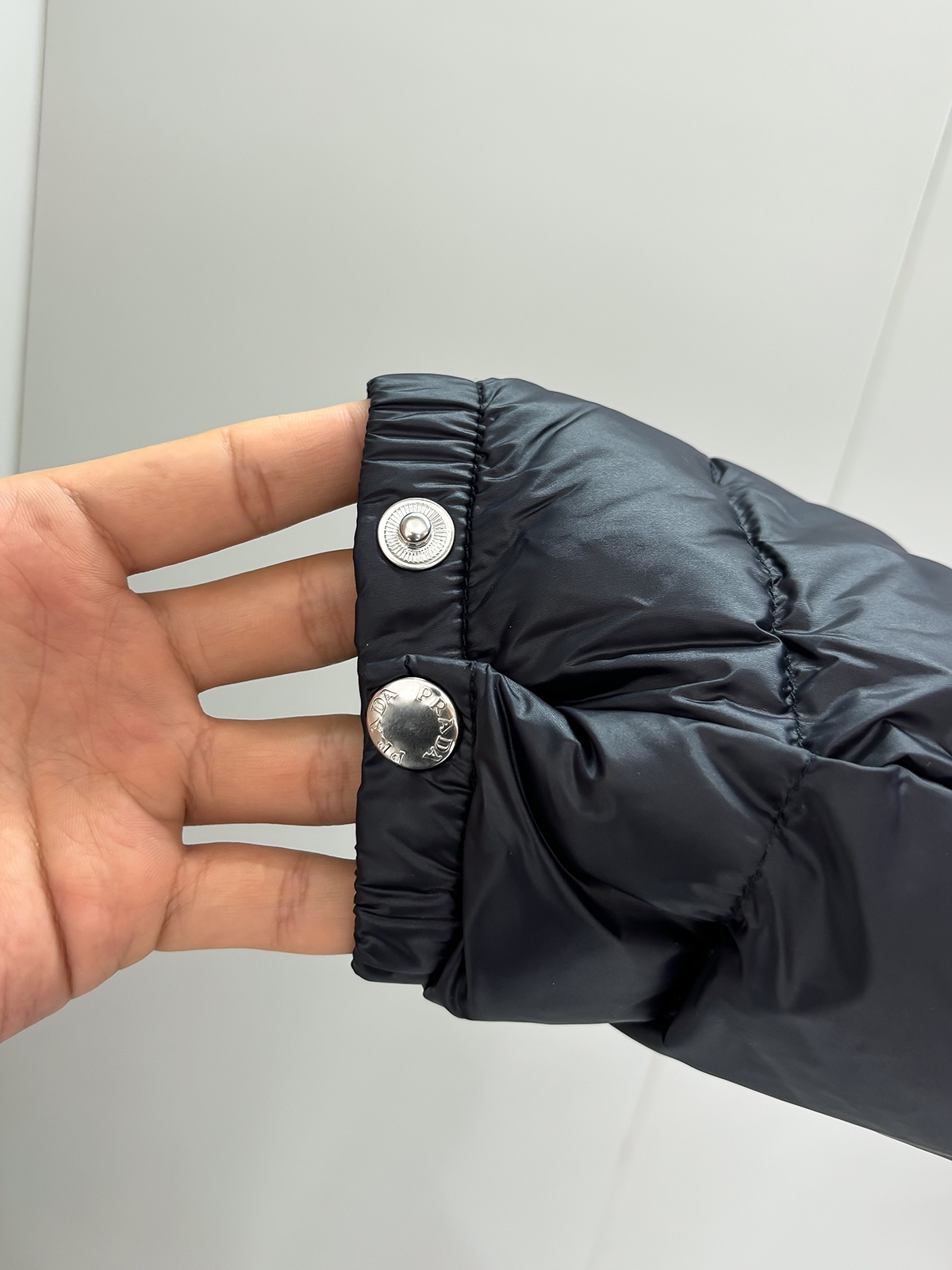 プラダ「Prada」秋冬フード付きダウンジャケット