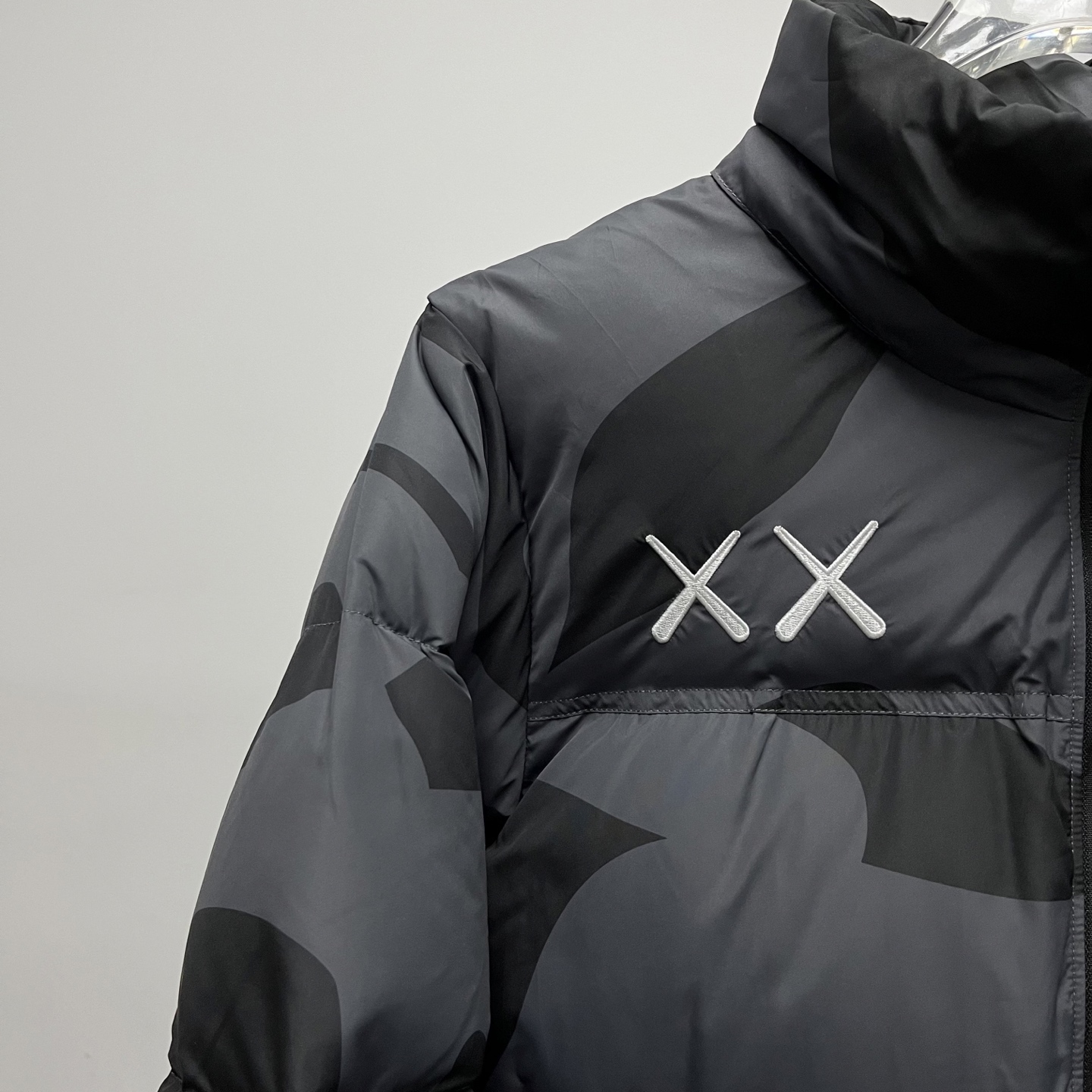 ザ・ノースフェイス XX KAWS 夢のコラボレーション ファッションフーディダウンジャケット 男女兼用