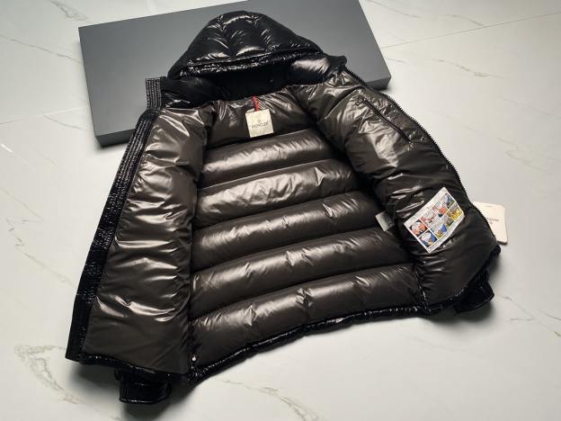 モンクレール Maya メンズ ショート丈 フード付き ダウンジャケット