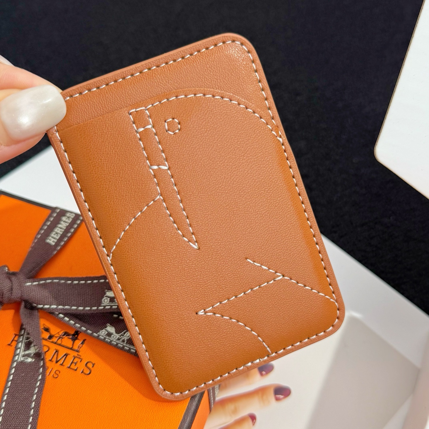 【限定新入荷】エルメス Cheval MagSafe 本革カードケース「12 シリーズ以降全 iPhone 対応」