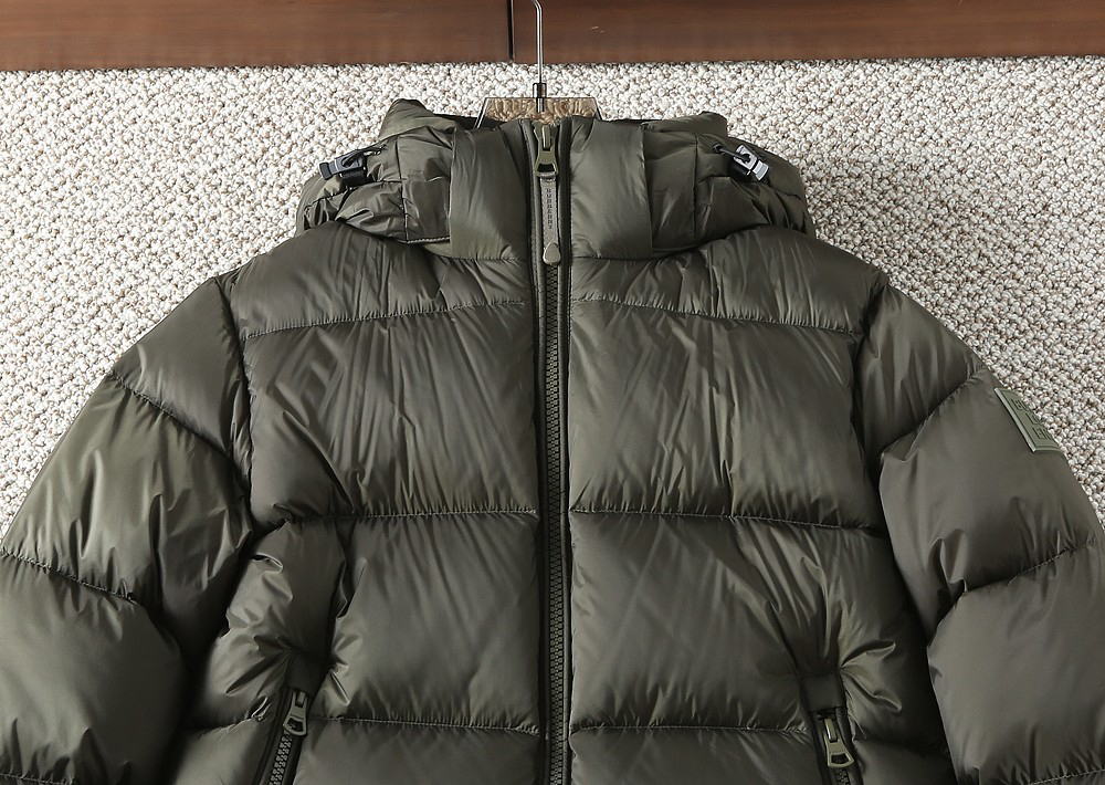 バーバリー「Burberry」秋冬 クイルティッドダウンジャケット