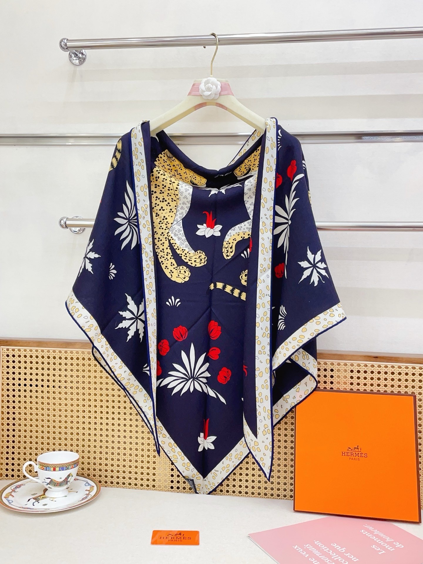 エルメス 新作ファッションアイテム カシミア三角スカーフ
