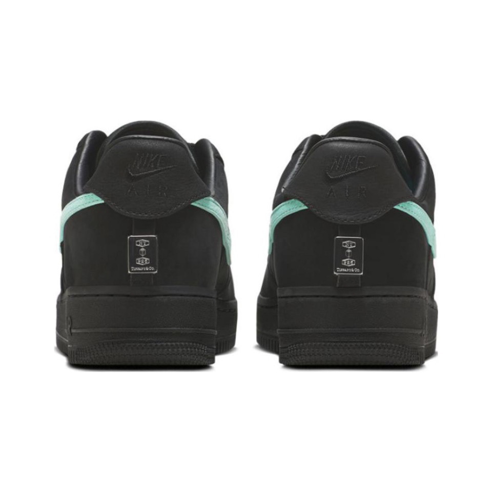 限定30個！売り切れ次第終わり！【NIKE |公式サイトは】★送関込★世界中を震撼させた話題のコラボ★◆超人気◆ 雑誌、ＴＶ、映画に登場アイテム
