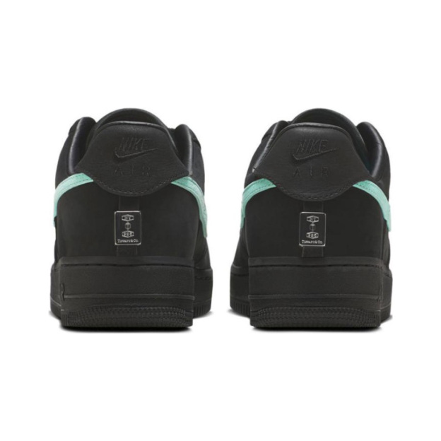 限定30個！売り切れ次第終わり！【NIKE |公式サイトは】★送関込★世界中を震撼させた話題のコラボ★◆超人気◆ 雑誌、ＴＶ、映画に登場アイテム
